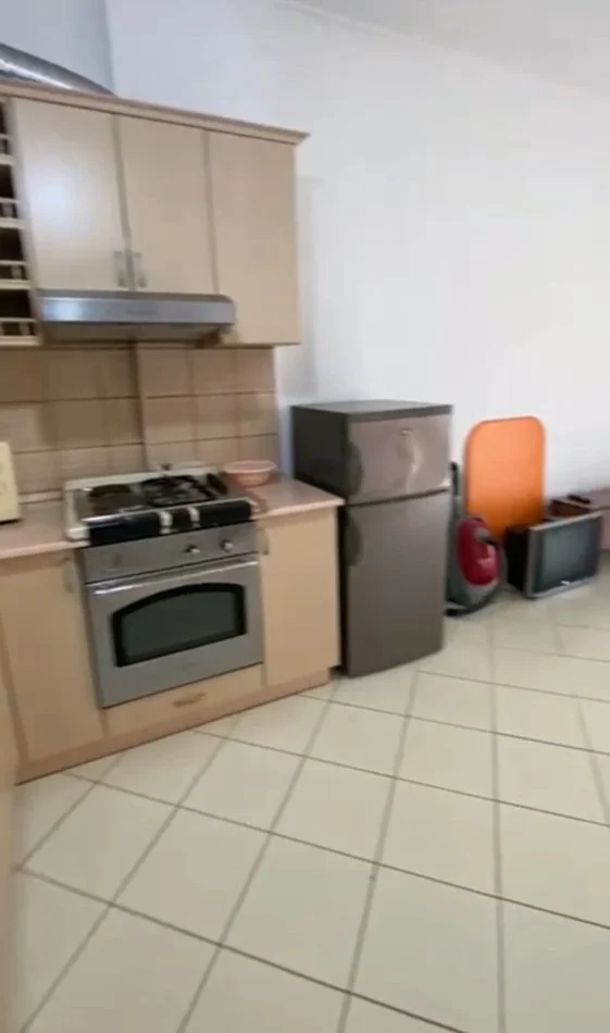 SHES 1+1 ME HIPOTEKE (TE PALLATETET E VERDHA-TERMINALI AUTOBUZAVE).