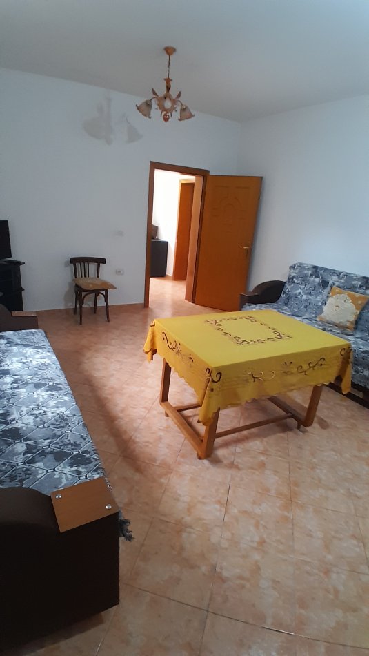 Tirane, jepet me qera apartament 1+1+Ballkon Kati 1, 69 m² 350 € (Rr. Vellezerit Kondi, Rezidenca Amerikane)