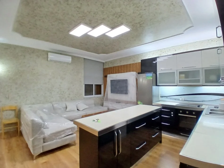 Tirane, jepet me qera apartament 2+1+Ballkon Kati 3, 110 m² 700 € (Qender / cirku)