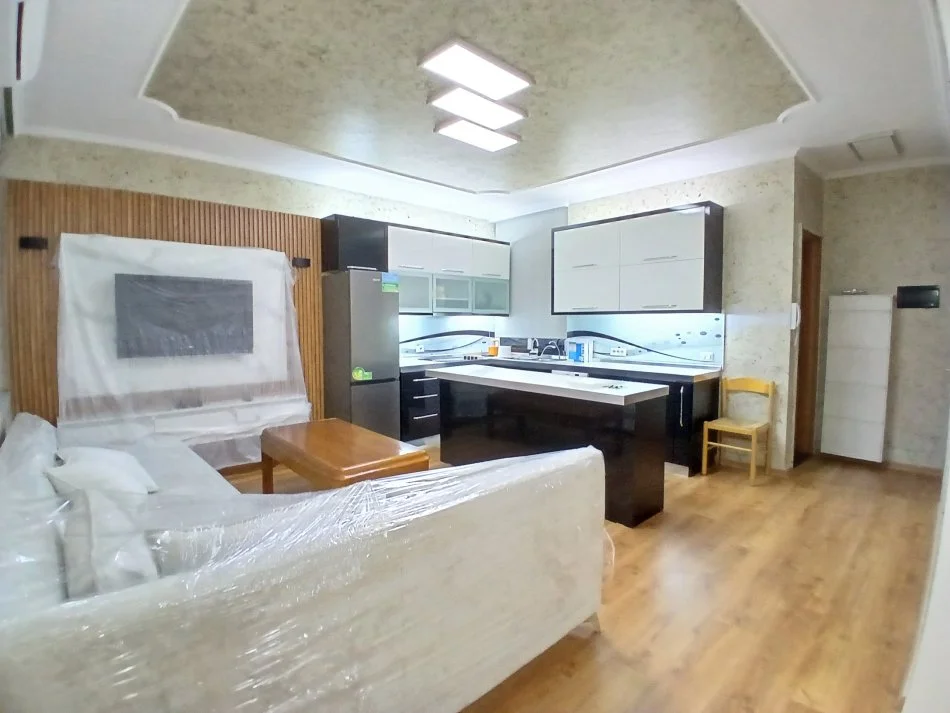 Tirane, jepet me qera apartament 2+1+Ballkon Kati 3, 110 m² 700 € (Qender / cirku)