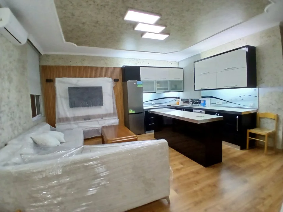 Tirane, jepet me qera apartament 2+1+Ballkon Kati 3, 110 m² 700 € (Qender / cirku)