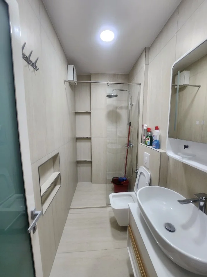 Tirane, jepet me qera apartament 1+1 , 700 €
