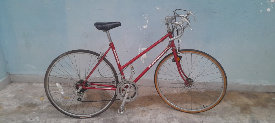 Tirane, njoftim biciklete Roadbike e kuqe 100 €