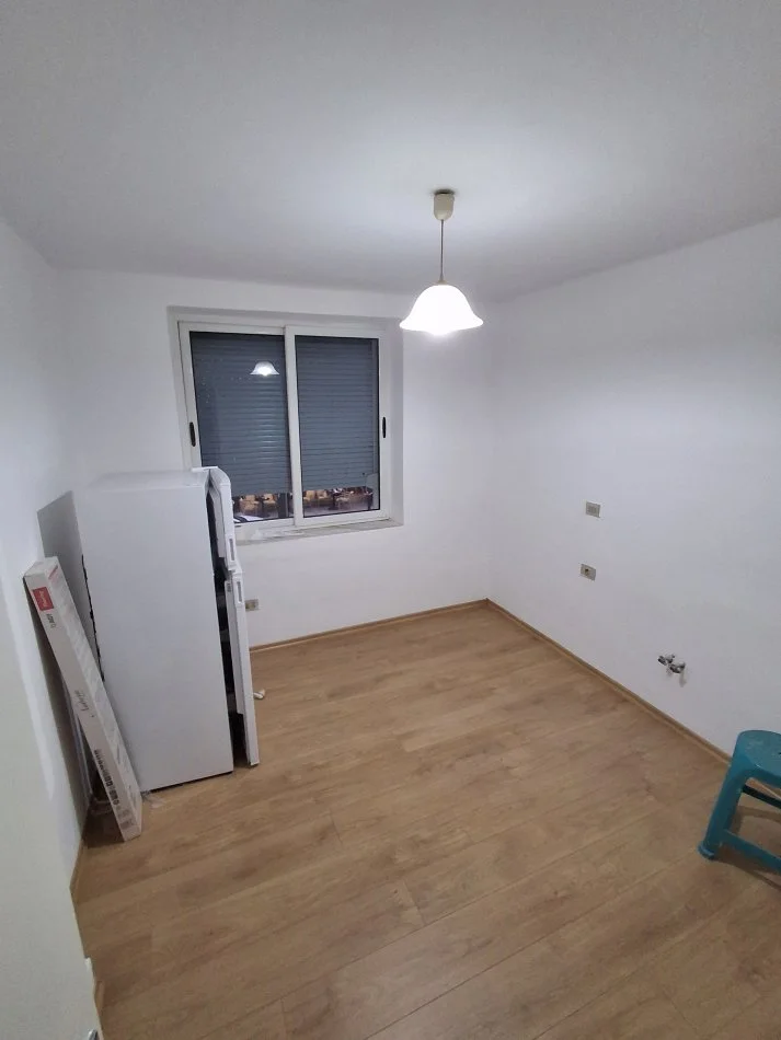 Tirane, jepet me qera zyre Kati 2, 62 m² 700 € 