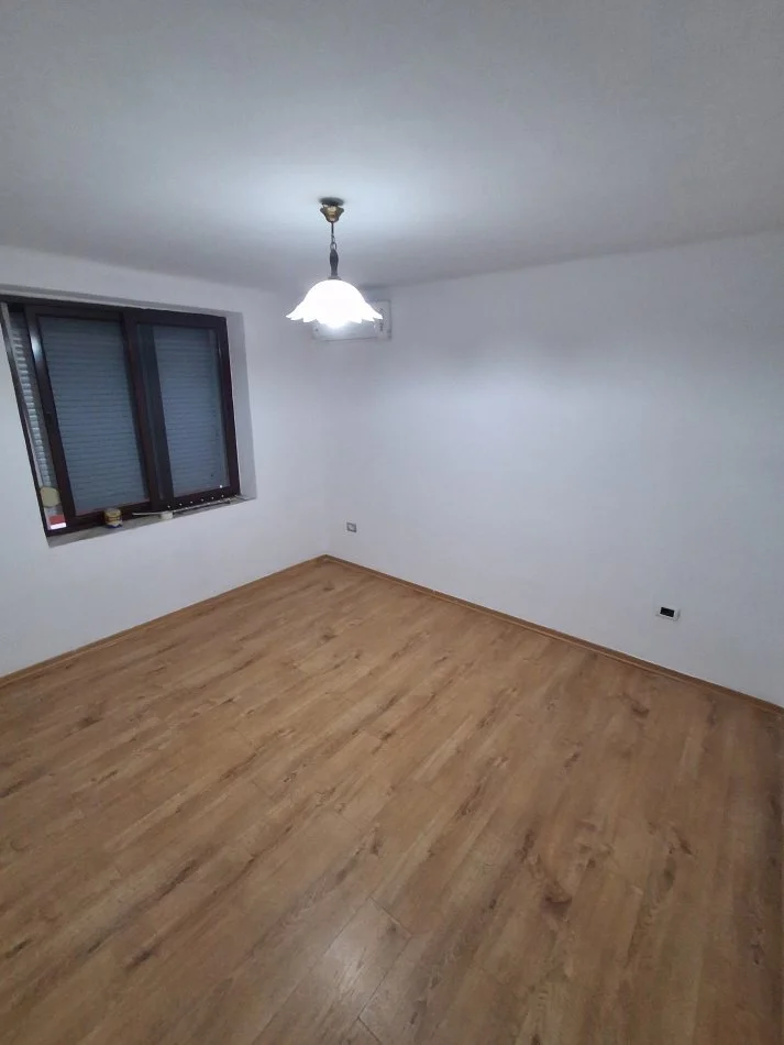 Tirane, jepet me qera zyre Kati 2, 62 m² 700 € 
