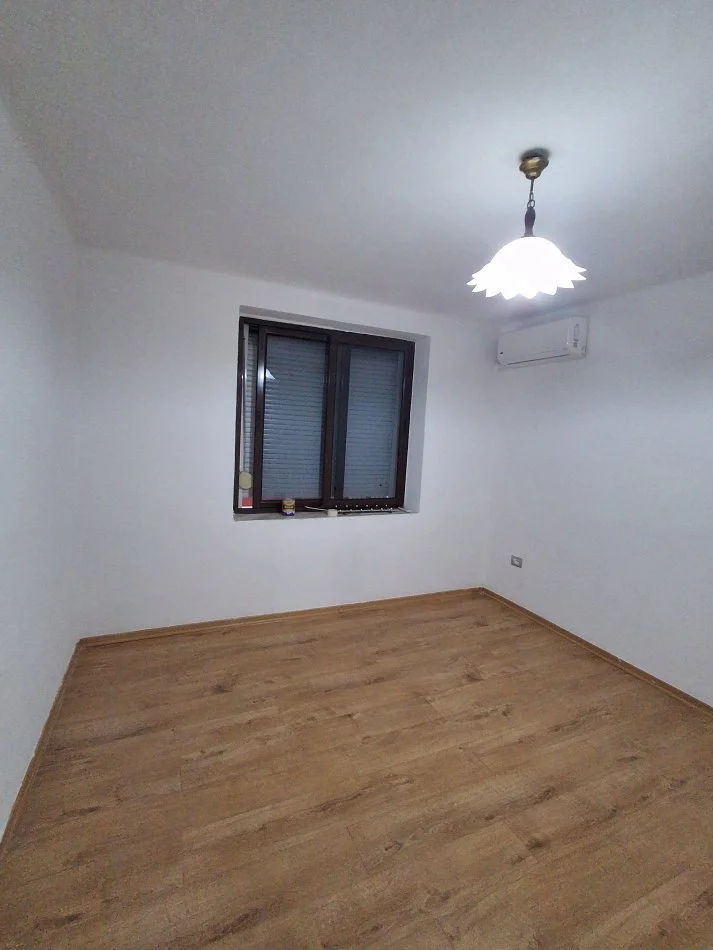 Tirane, jepet me qera zyre Kati 2, 62 m² 700 € 