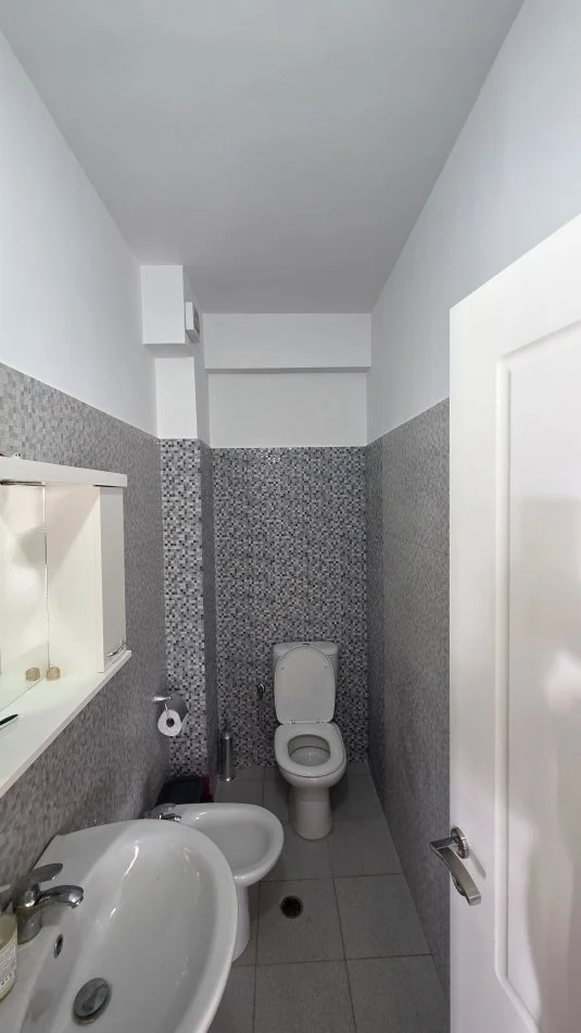 Lushnje, shitet apartament 2+1+Ballkon Kati 6, 104 m² 