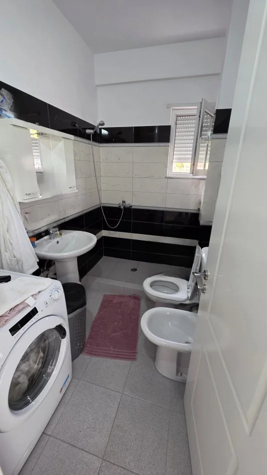 Lushnje, shitet apartament 2+1+Ballkon Kati 6, 104 m² 