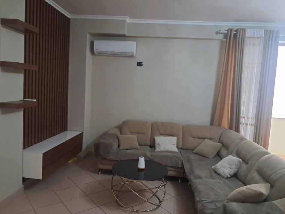 Tirane, jepet me qera apartament 2+1 Kati 2, 85 m² 700 € (Rruga Bill Klinton)