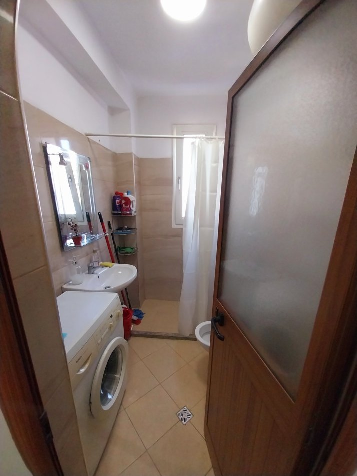 Tirane, jepet me qera Ambient garsonier + guzhinë Kati 3, 35 m² 415 € (Vasil Shanto, Pranë Universitetit Mesdhetar)