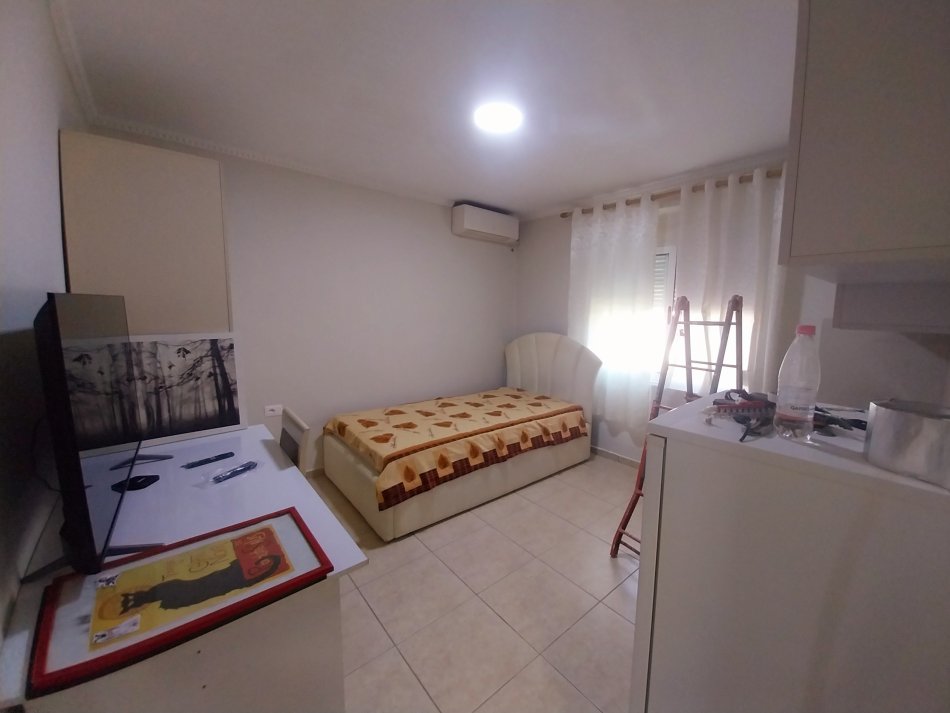 Tirane, jepet me qera Ambient garsonier + guzhinë Kati 3, 35 m² 415 € (Vasil Shanto, Pranë Universitetit Mesdhetar)