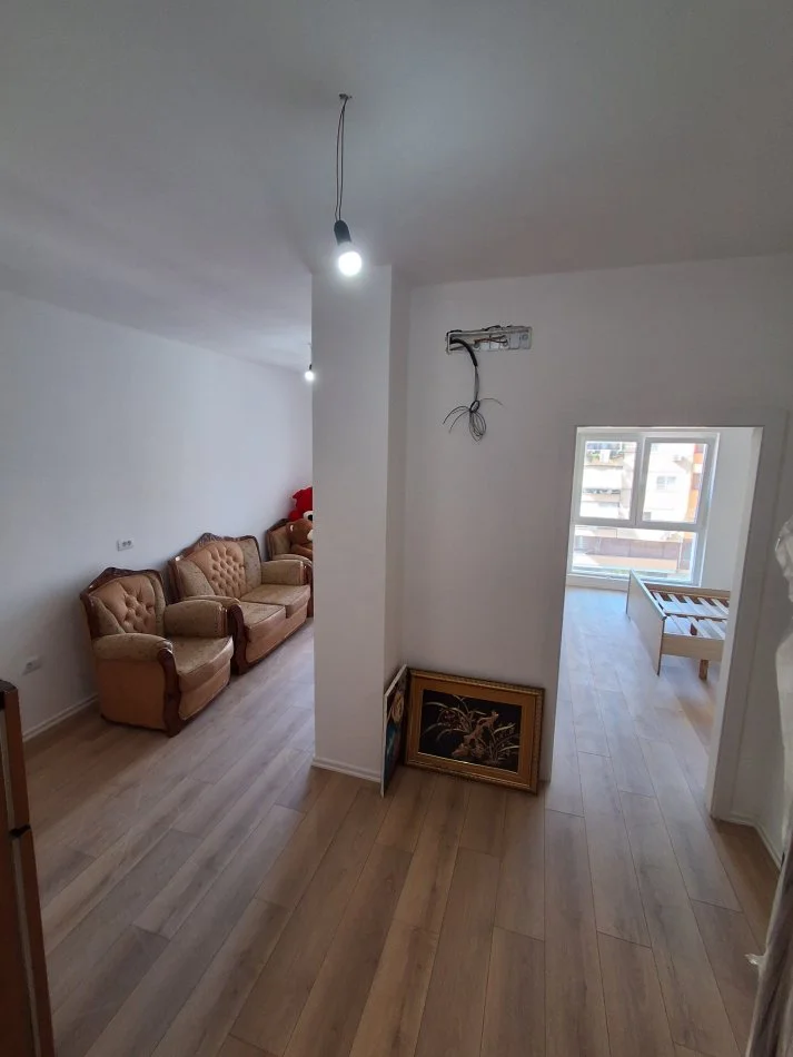 Tirane, jepet me qera apartament 1+1+Aneks+Ballkon Kati 3, 55 m² 500 € (Zogu i Zi)