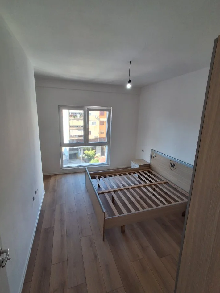 Tirane, jepet me qera apartament 1+1+Aneks+Ballkon Kati 3, 55 m² 500 € (Zogu i Zi)
