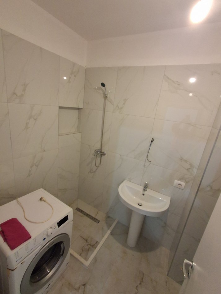 Tirane, jepet me qera apartament 1+1+Aneks+Ballkon Kati 3, 55 m² 500 € (Zogu i Zi)
