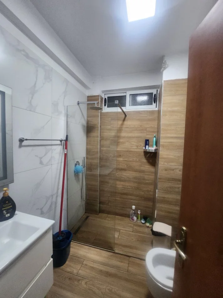 Tirane, jepet me qera apartament 2+1 , 83 m² 700 € (Rr, Vorpsi)