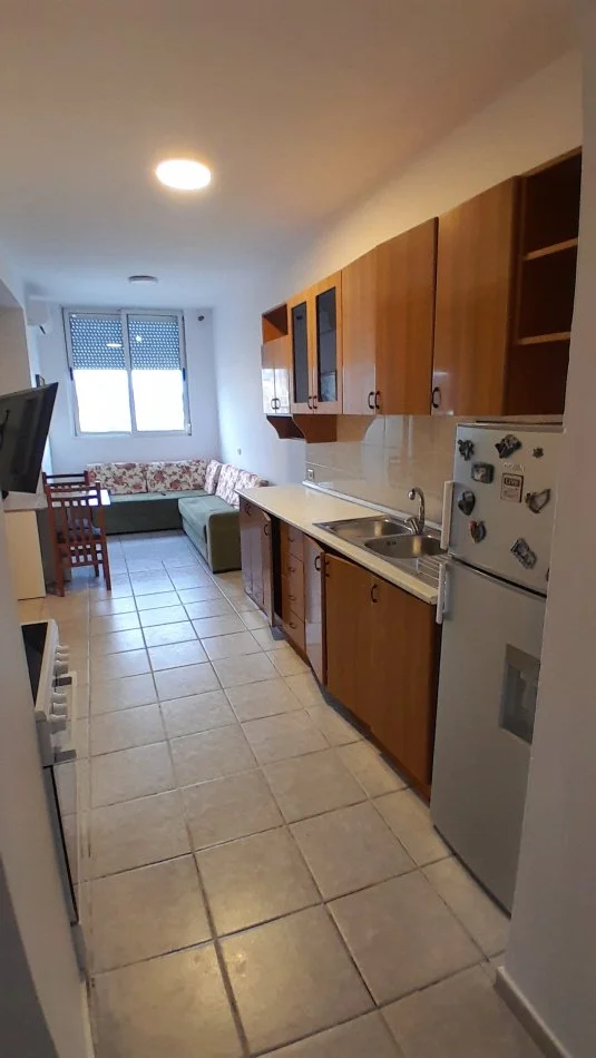 Tirane, jepet me qera apartament 3+1+Aneks+Ballkon Kati 8, 152 m² 680 € (Rr. Fortuzi prane Ministrise se drejtesise)