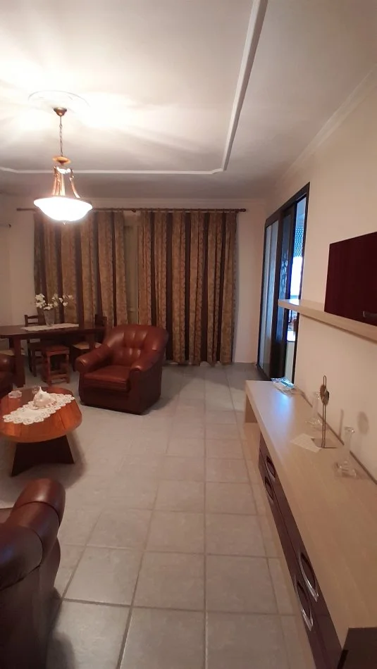 Tirane, jepet me qera apartament 3+1+Aneks+Ballkon Kati 8, 152 m² 680 € (Rr. Fortuzi prane Ministrise se drejtesise)