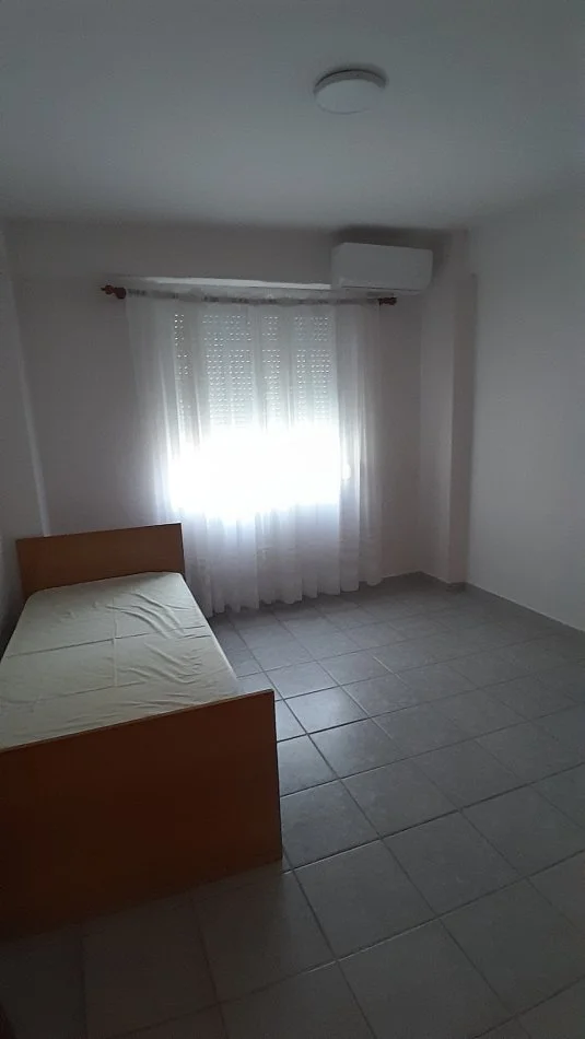 Tirane, jepet me qera apartament 3+1+Aneks+Ballkon Kati 8, 152 m² 680 € (Rr. Fortuzi prane Ministrise se drejtesise)