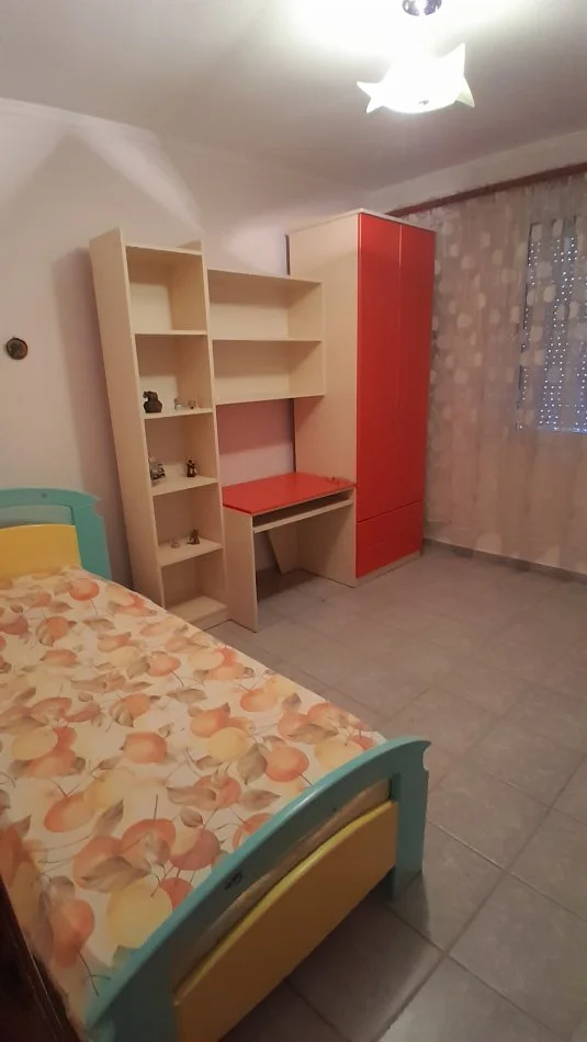 Tirane, jepet me qera apartament 3+1+Aneks+Ballkon Kati 8, 152 m² 680 € (Rr. Fortuzi prane Ministrise se drejtesise)