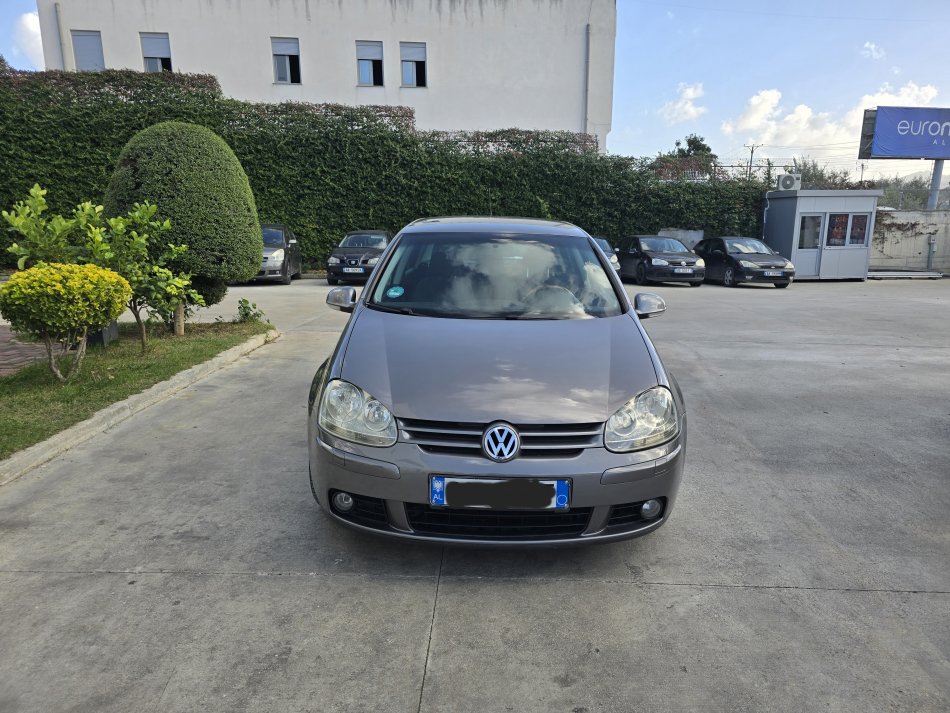 Tirane, shes makine Golf 5 Nafte, gri metalizato automatik Kondicioner 227.000 km 4.900 €