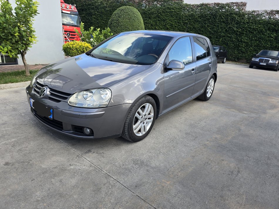 Tirane, shes makine Golf 5 Nafte, gri metalizato automatik Kondicioner 227.000 km 4.900 €