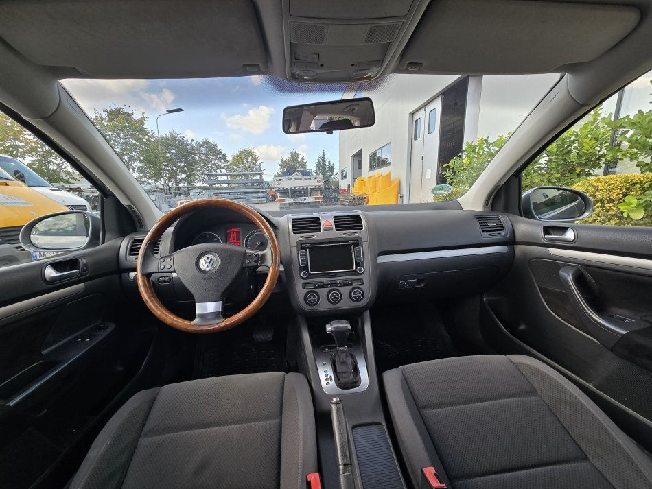 Tirane, shes makine Golf 5 Nafte, gri metalizato automatik Kondicioner 227.000 km 4.900 €