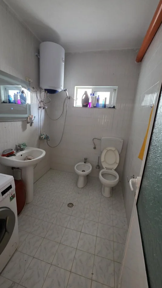 Lushnje, shitet apartament 2+1 Kati 1, 78 m² 