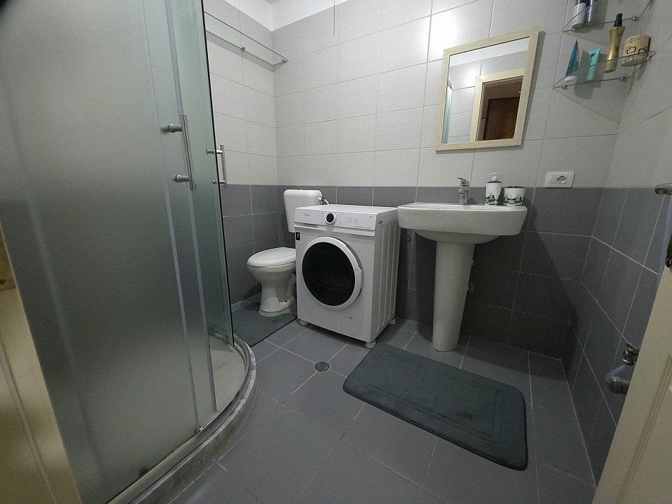 Tirane, jepet me qera nga Pronari, pa-komision apartament 1+1+Ballkon Kati 6, 65 m² 400 € (Bulevardi Kashar, Prane Kompleksit Fratari)