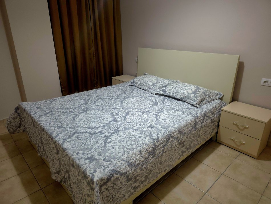 Tirane, jepet me qera nga Pronari, pa-komision apartament 1+1+Ballkon Kati 6, 65 m² 400 € (Bulevardi Kashar, Prane Kompleksit Fratari)