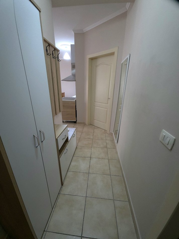Tirane, jepet me qera nga Pronari, pa-komision apartament 1+1+Ballkon Kati 6, 65 m² 400 € (Bulevardi Kashar, Prane Kompleksit Fratari)