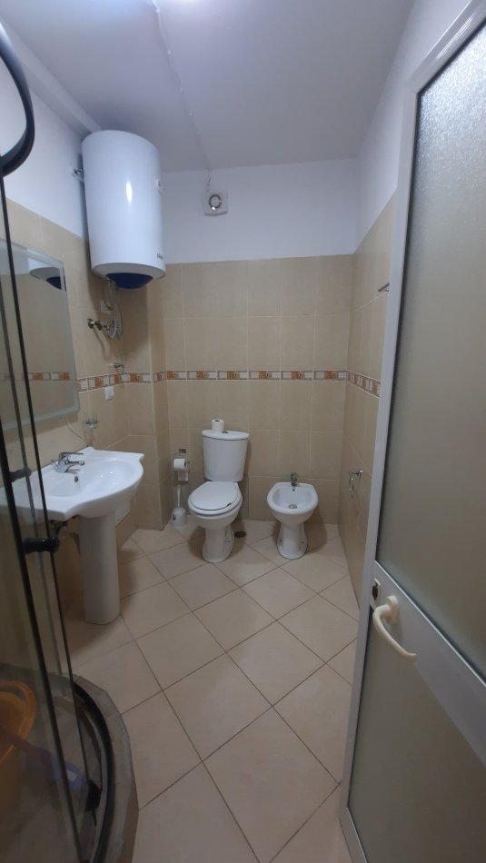 Tirane, jepet me qera nga Pronari, pa-komision Vile 2+1+Ballkon Kati 2, 100 m² 650 € (Rruga Hamid Shijaku)