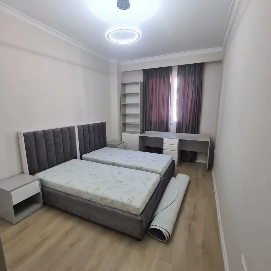 Yzberisht-Grand Gallery/jap 2+1 te mobiluar, 500 €