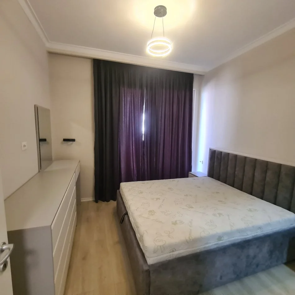 Yzberisht-Grand Gallery/jap 2+1 te mobiluar, 500 €