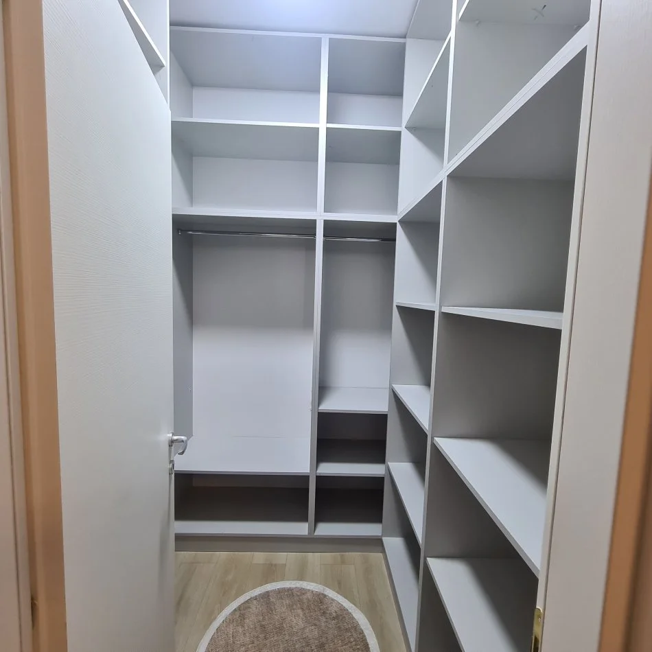 Yzberisht-Grand Gallery/jap 2+1 te mobiluar, 500 €