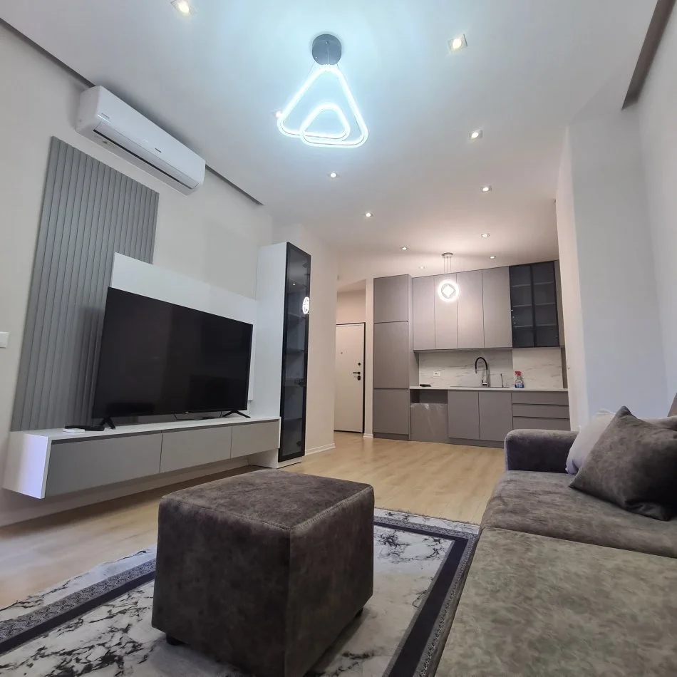 Yzberisht-Grand Gallery/jap 2+1 te mobiluar, 500 €