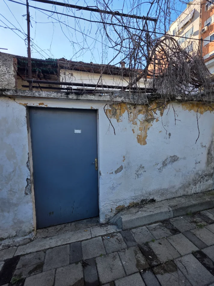 Tirane, shitet shtepi private , (Rruga Dervish Hekali)