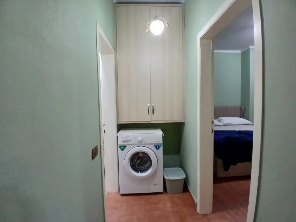 Tirane, jepet me qera apartament 1+1 Kati 2, 55 m² 500 € (Selvia)