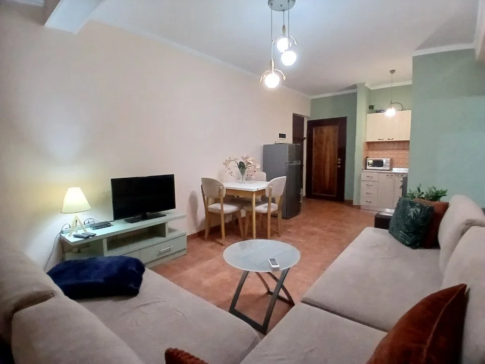 Tirane, jepet me qera apartament 1+1 Kati 2, 60 m² 550 € (Siri kodra)