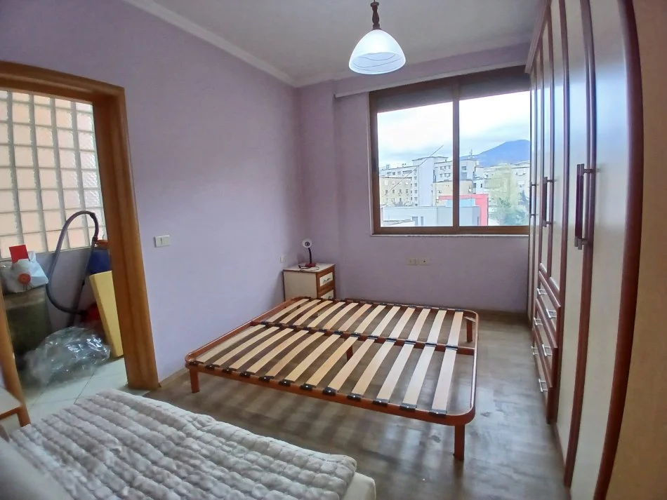 Tirane, jepet me qera apartament 2+1+Ballkon Kati 3, 120 m² 700 € (Cirku)