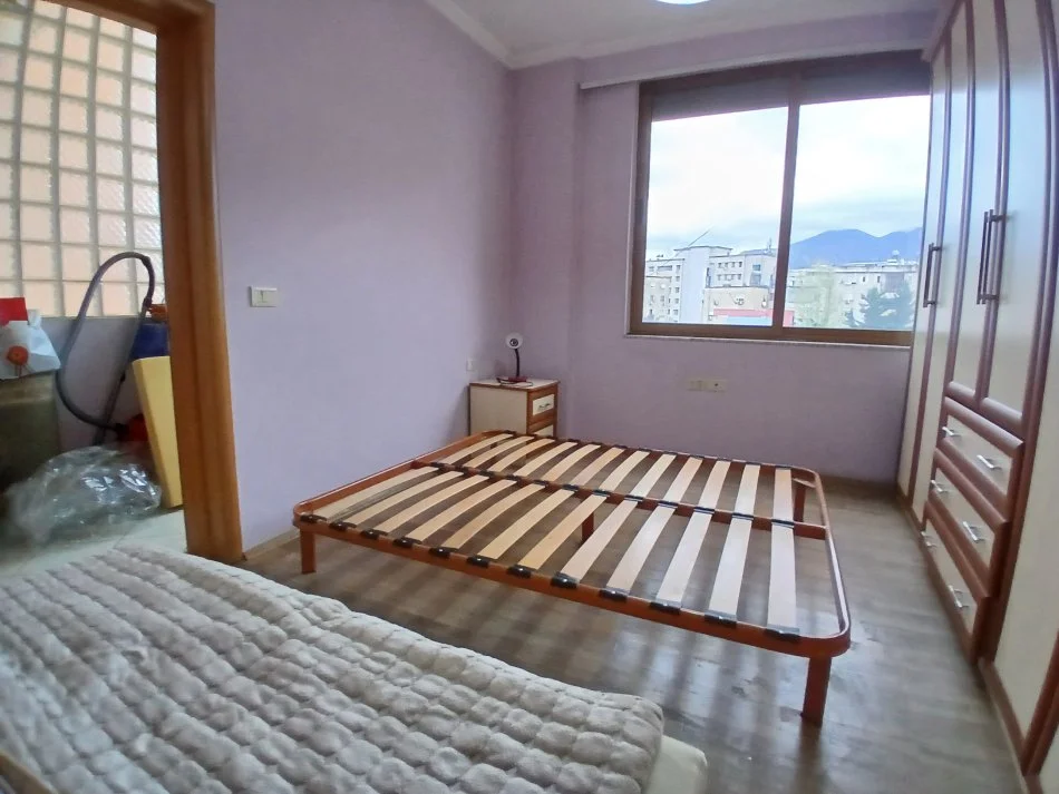Tirane, jepet me qera apartament 2+1+Ballkon Kati 3, 120 m² 700 € (Cirku)