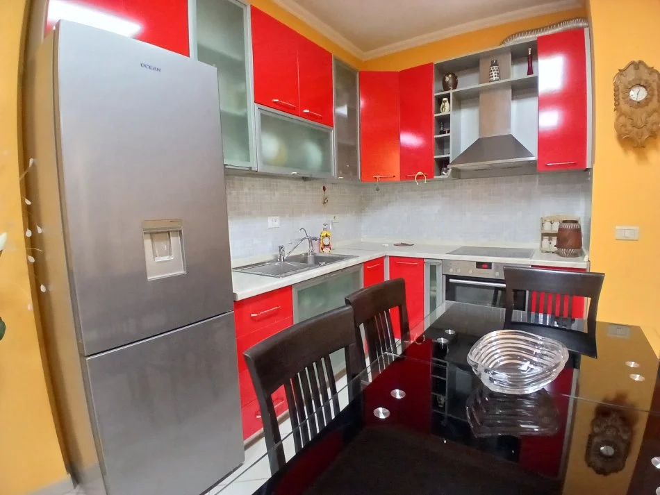 Tirane, jepet me qera apartament 2+1+Ballkon Kati 3, 120 m² 700 € (Cirku)