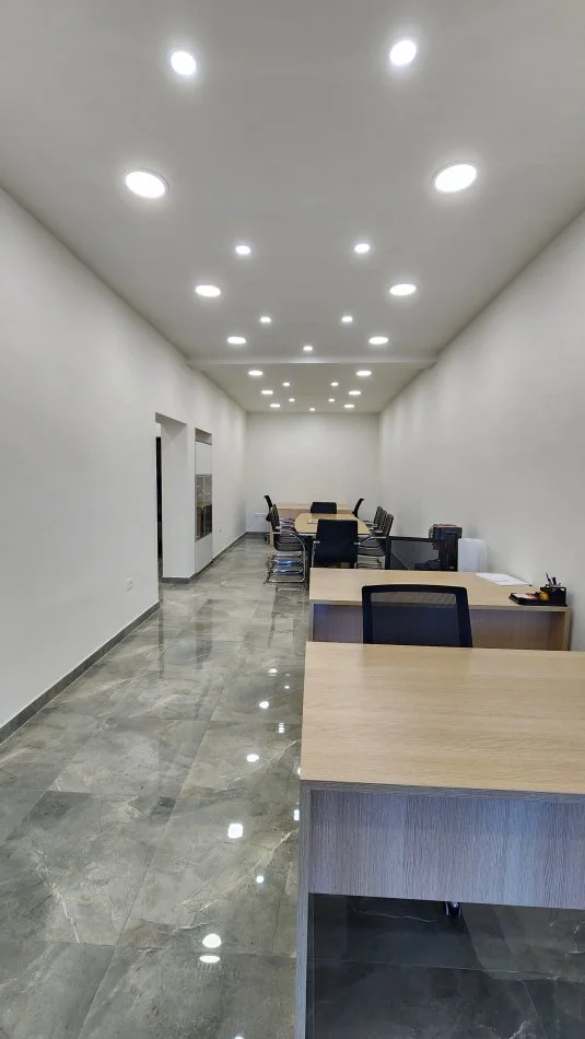 Tirane, shitet , 490.000 € 