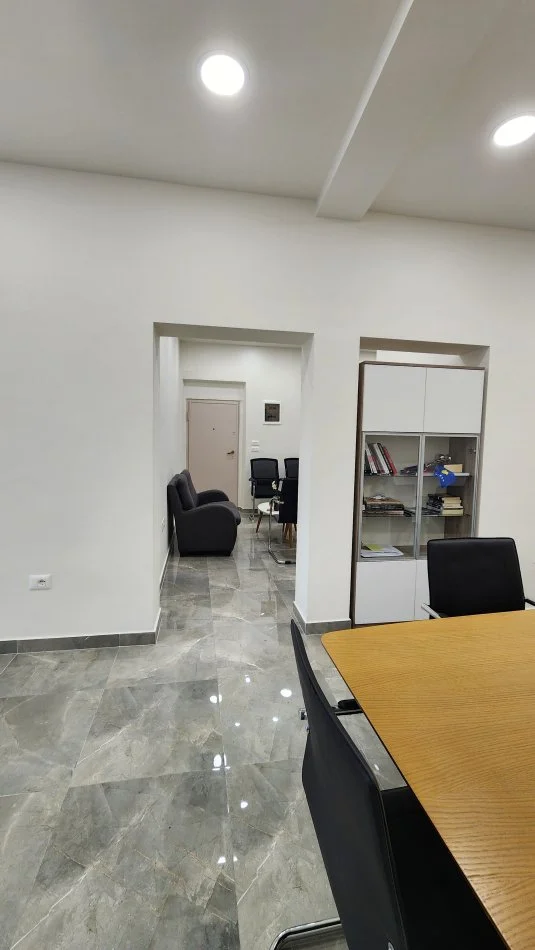 Tirane, shitet , 490.000 € 