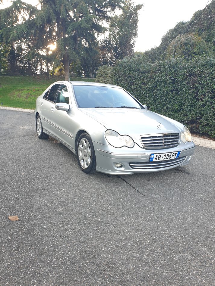 Tirane, shitet makine Mercedez benz Nafte, gri metalizato automatik Kondicioner 220.366 km 4.500 €