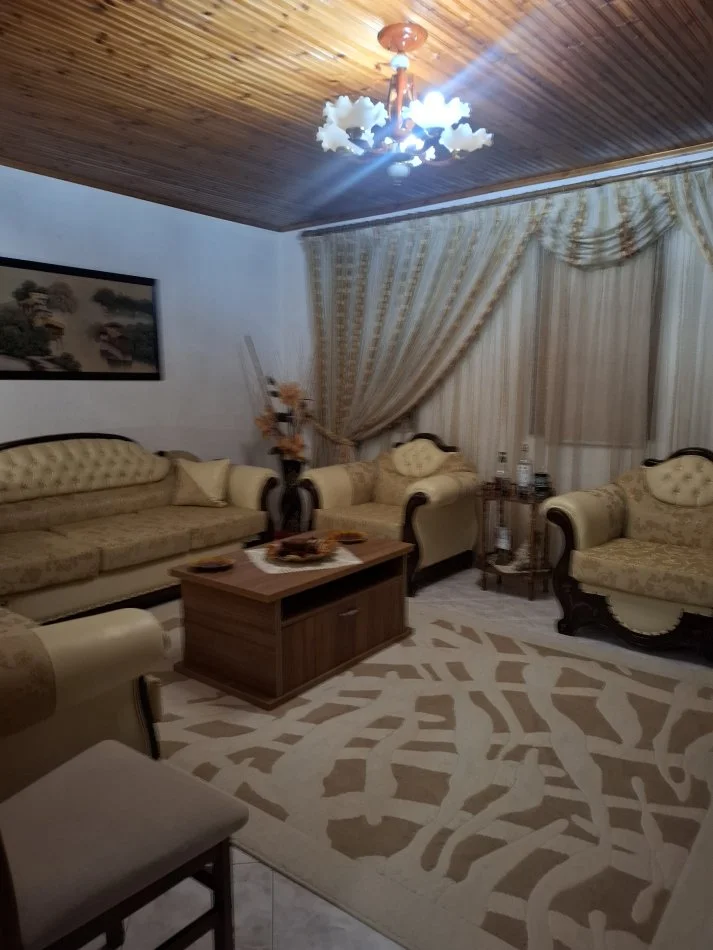 Gjirokaster, shitet shtepi 3 Katshe Kati 3, (Dunavat)