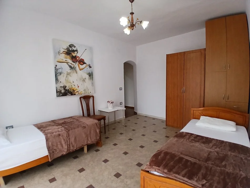 Tirane, jepet me qera apartament 2+1+Ballkon Kati 6, 90 m² 650 € (Durresit)