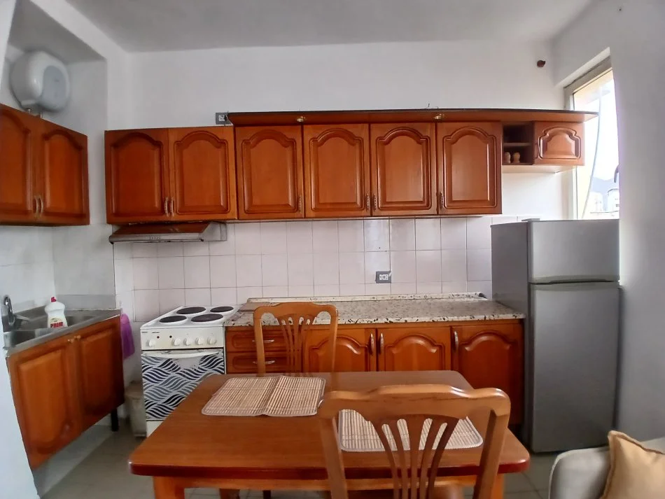 Tirane, jepet me qera apartament 2+1+Ballkon Kati 6, 90 m² 650 € (Durresit)