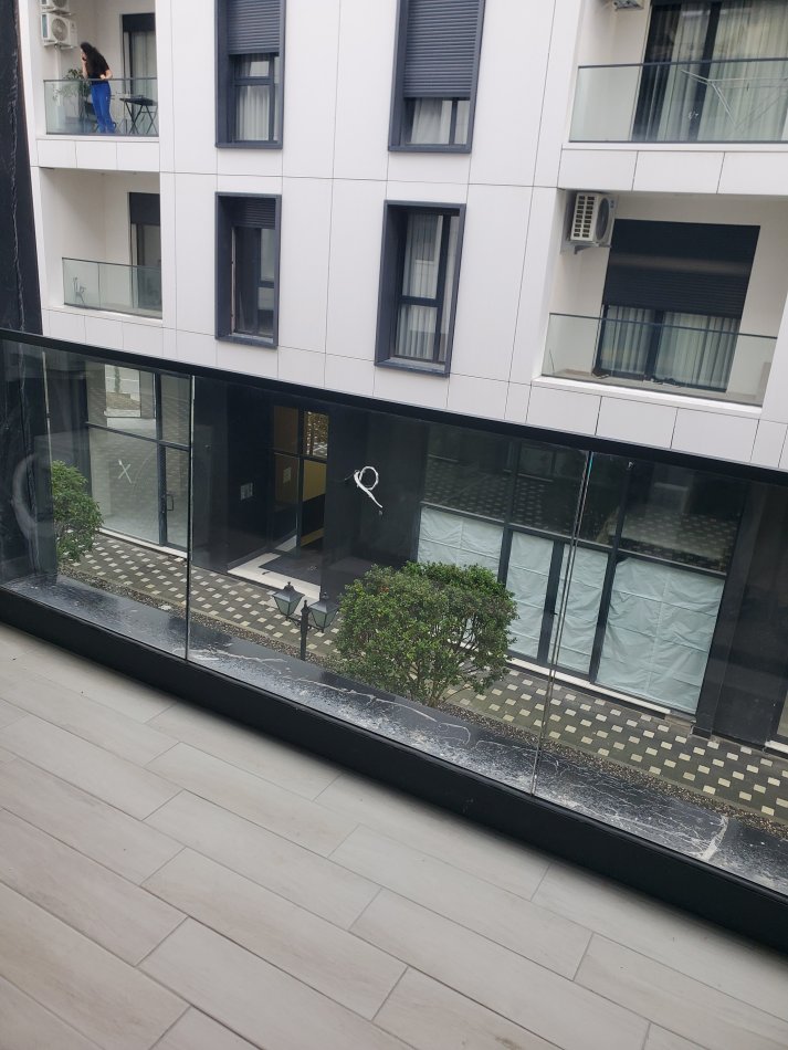 Tirane, jepet me qera apartament 2+1+Ballkon Kati 1, 110 m² 1.200 € (Liqeni i thate)