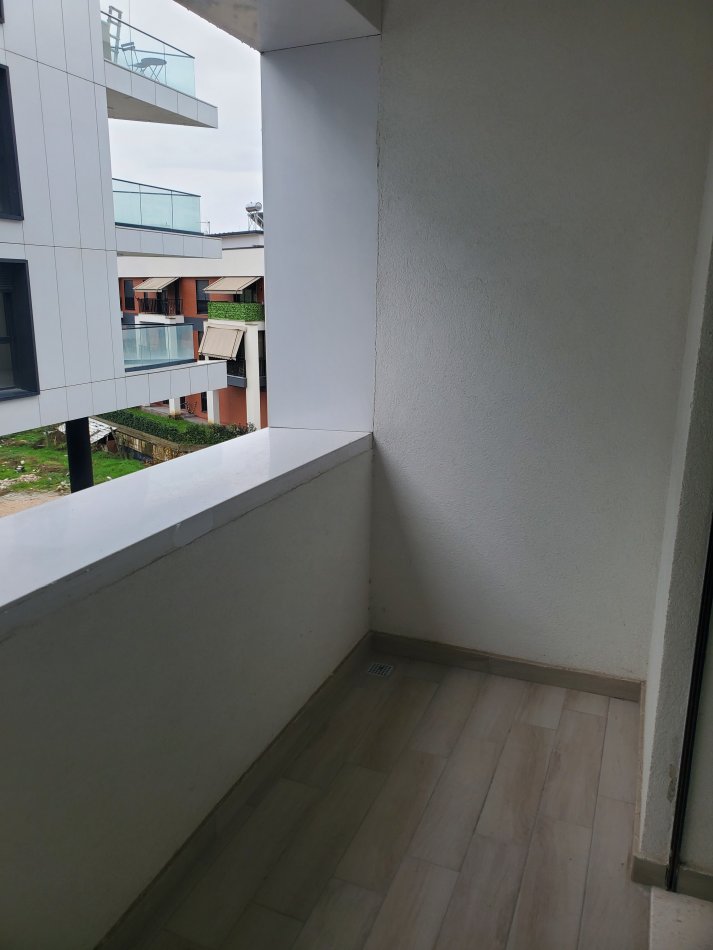 Tirane, jepet me qera apartament 2+1+Ballkon Kati 1, 110 m² 1.200 € (Liqeni i thate)