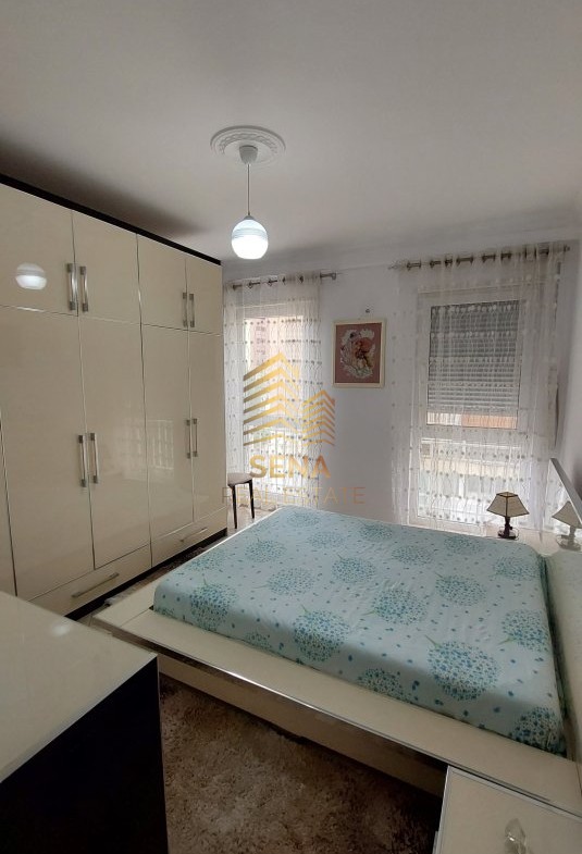 Tirane, jepet me qera apartament 2+1+Ballkon Kati 2, 100 m² 720 € (Kompleksi Gener 2, Rruga Jordan Misja)